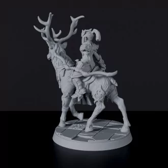 Miniature of elf female fighter Paradash Sundrop with spear on deer - dedicated set for Bloodfields Redleaf Elves army