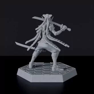 Sci fi female cyborg warrior with sword and steel arms - Siren Torifu miniature for Gridwars Corporation army