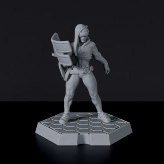 Futuristic miniature of sci fi female human police officer with shield - Harnabi for Gridwars TCPD army