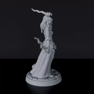 Dedicated thief set for fantasy tabletop RPG army - Human Female Rogue / Bard miniature with cloak and knives